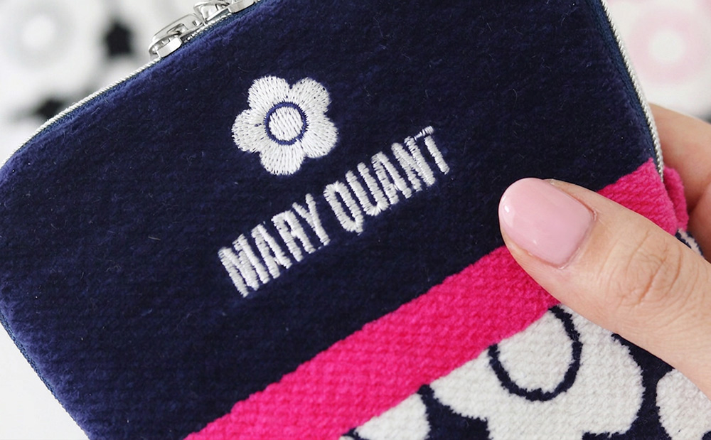 口コミでも高評価!
MARY QUANTのファスナー付きタオル