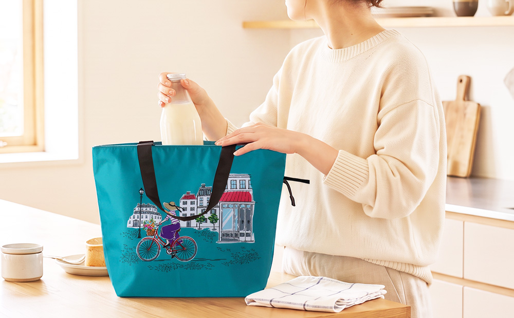 コスパ最強！
ソフィスティ 保冷・保温バッグ

たっぷり入って、折りたためる。
毎日使える、おしゃれな保冷・保温バッグ。

1,650円（税込）
